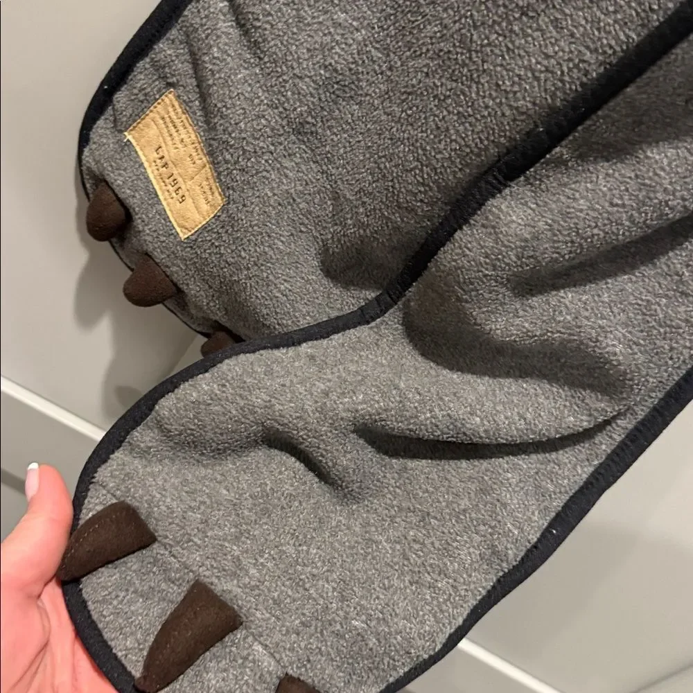 Gray and black kids Gap scarf 🧣